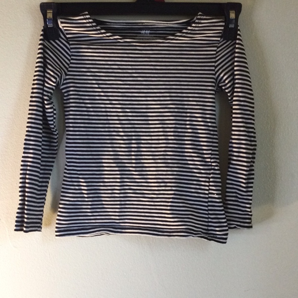 H&M black and White Striped Long Sleeve Tee